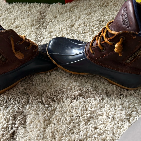 Women’s Sperry rain boots in excellent condition! - Picture 2 of 7